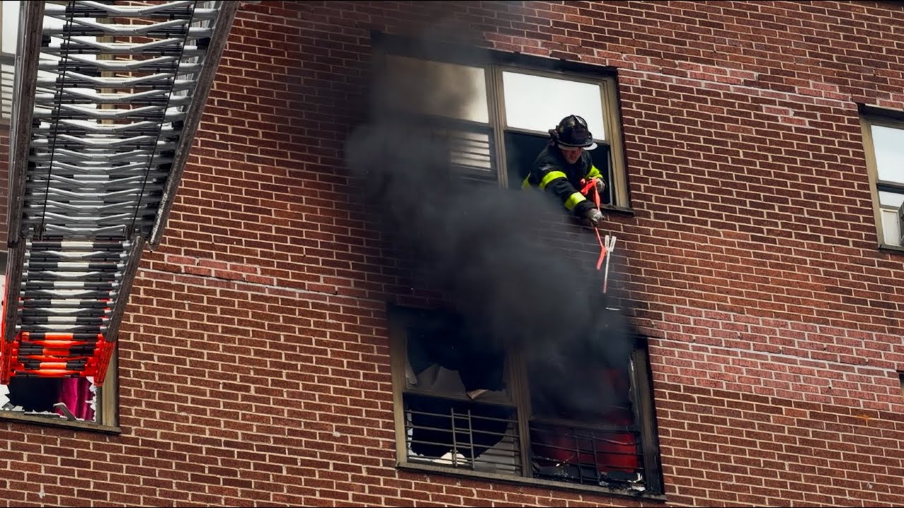 **EARLY ARRIVAL - Fire on the 8th Floor!** FDNY Rescues Woman | Manhattan 10-77 Box 1221 