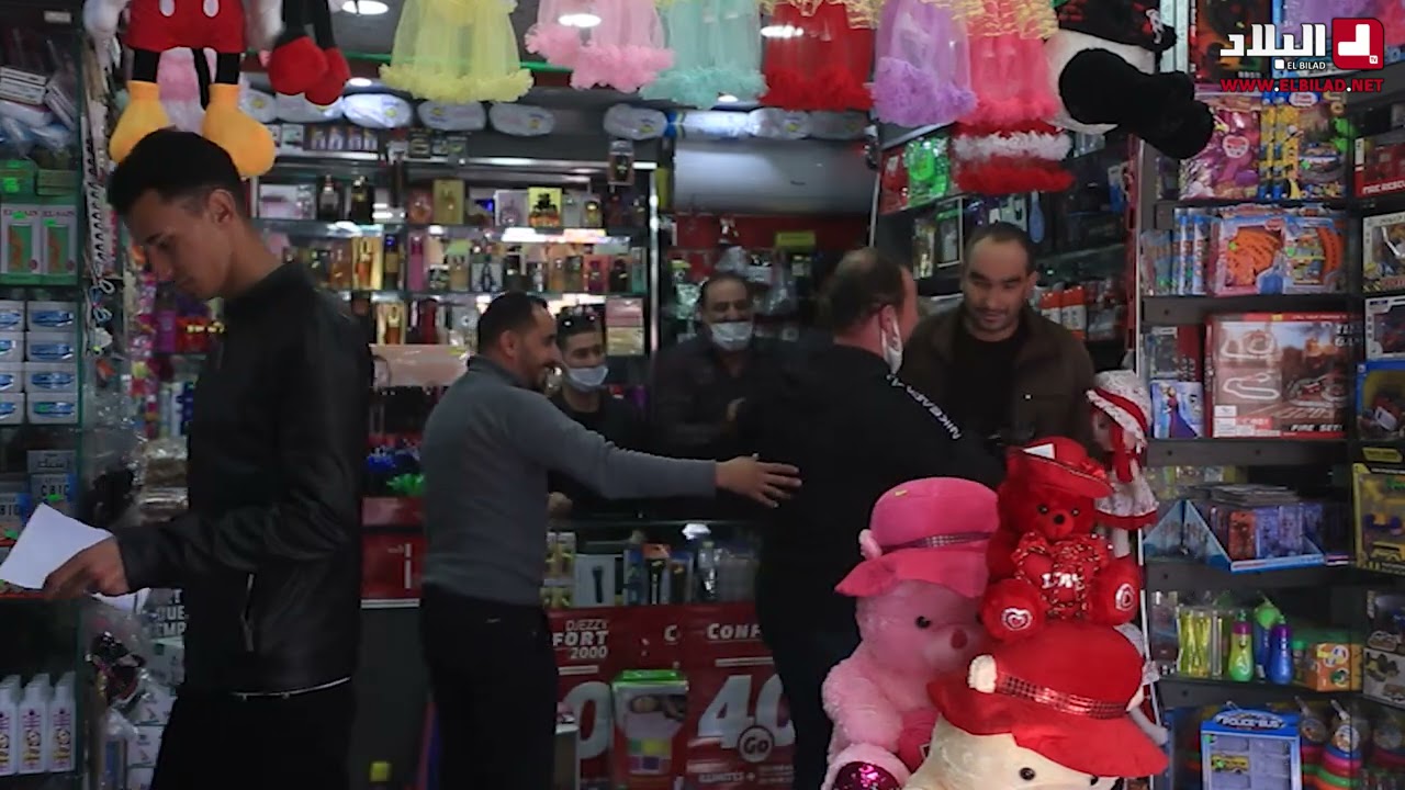 حسين الجيجلي.. اللي يدخل للحانوت يشري يحصل فيه بلي سرقلو الهاتف النقال تاعو؟! 😂😂😂شاهدوا: