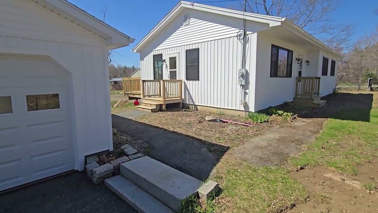 Modernized 2 BR Ranch w/Garage & storage -2247 Carmel Rd N Newburgh