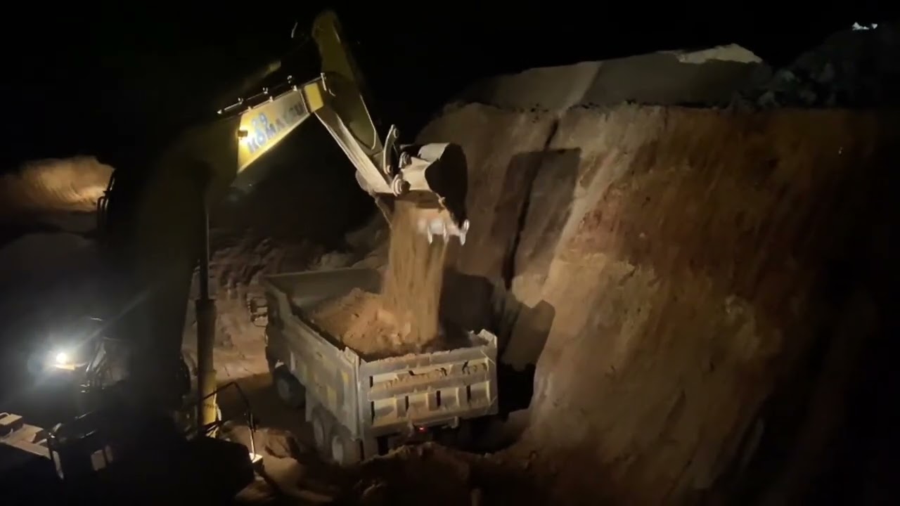 Night Shift Action! 850PCDigging Nonstop, Dump Trucks Flow, Roller CompactsAll Night