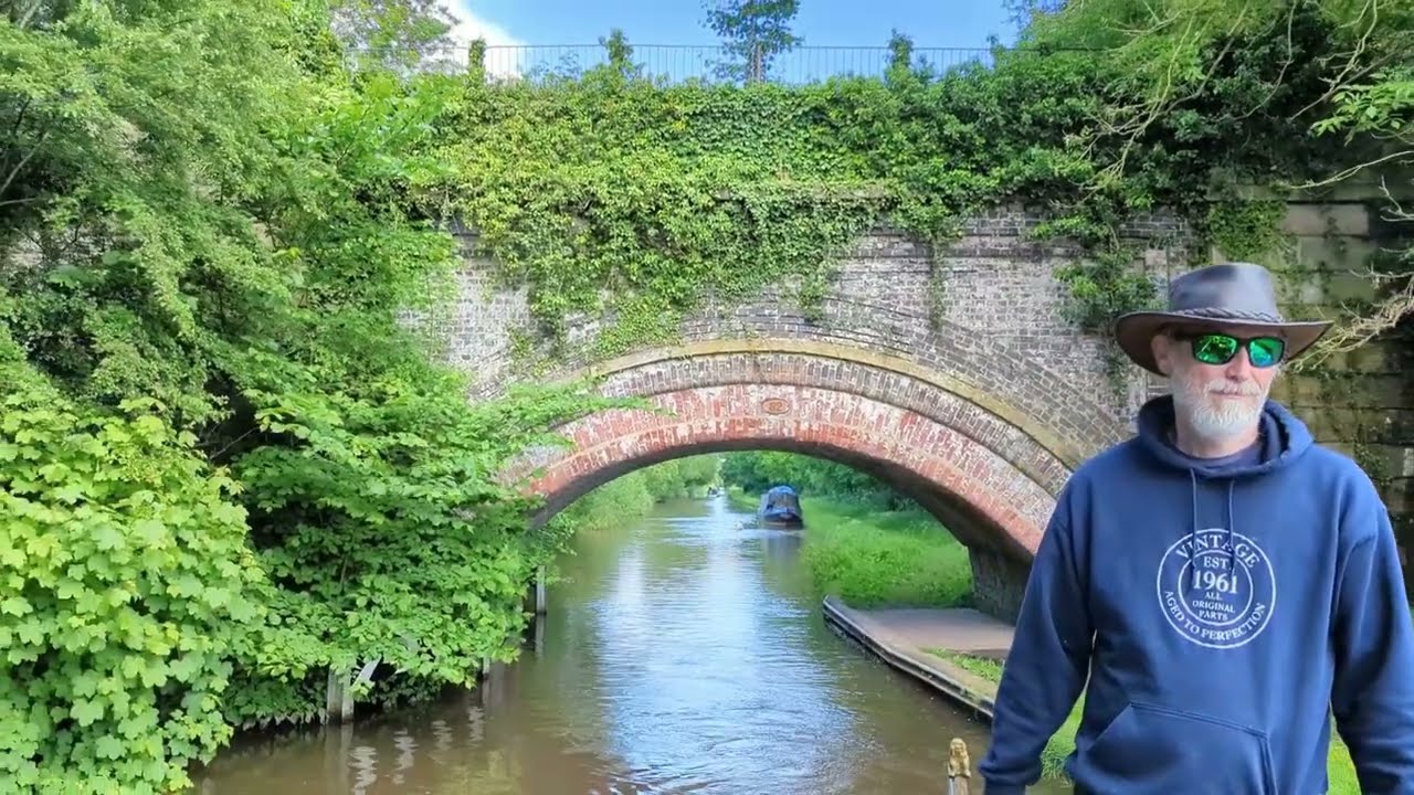 Narrowboat Life - Who's the best Vlogger? 🫣