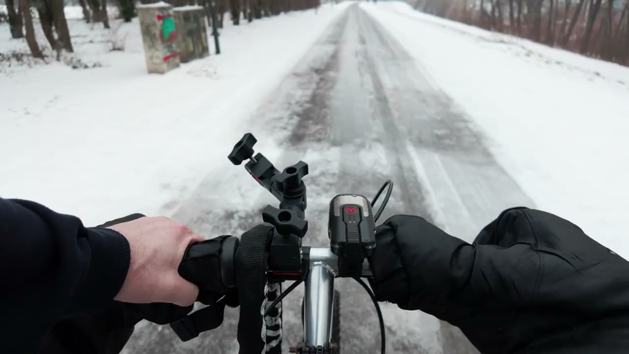 Glatteis in der Früh bei Fahrt zur Arbeit