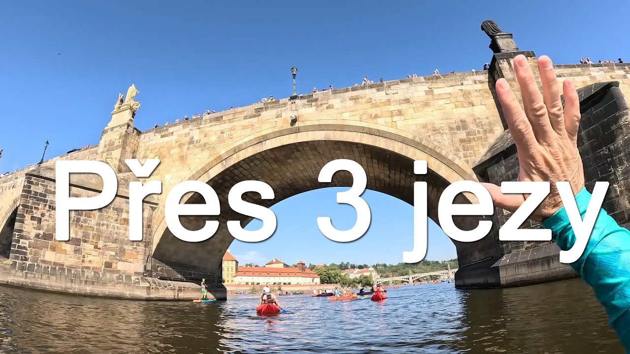 Napříč Prahou přes 3 jezy (na kajaku, paddlu a banánech)
