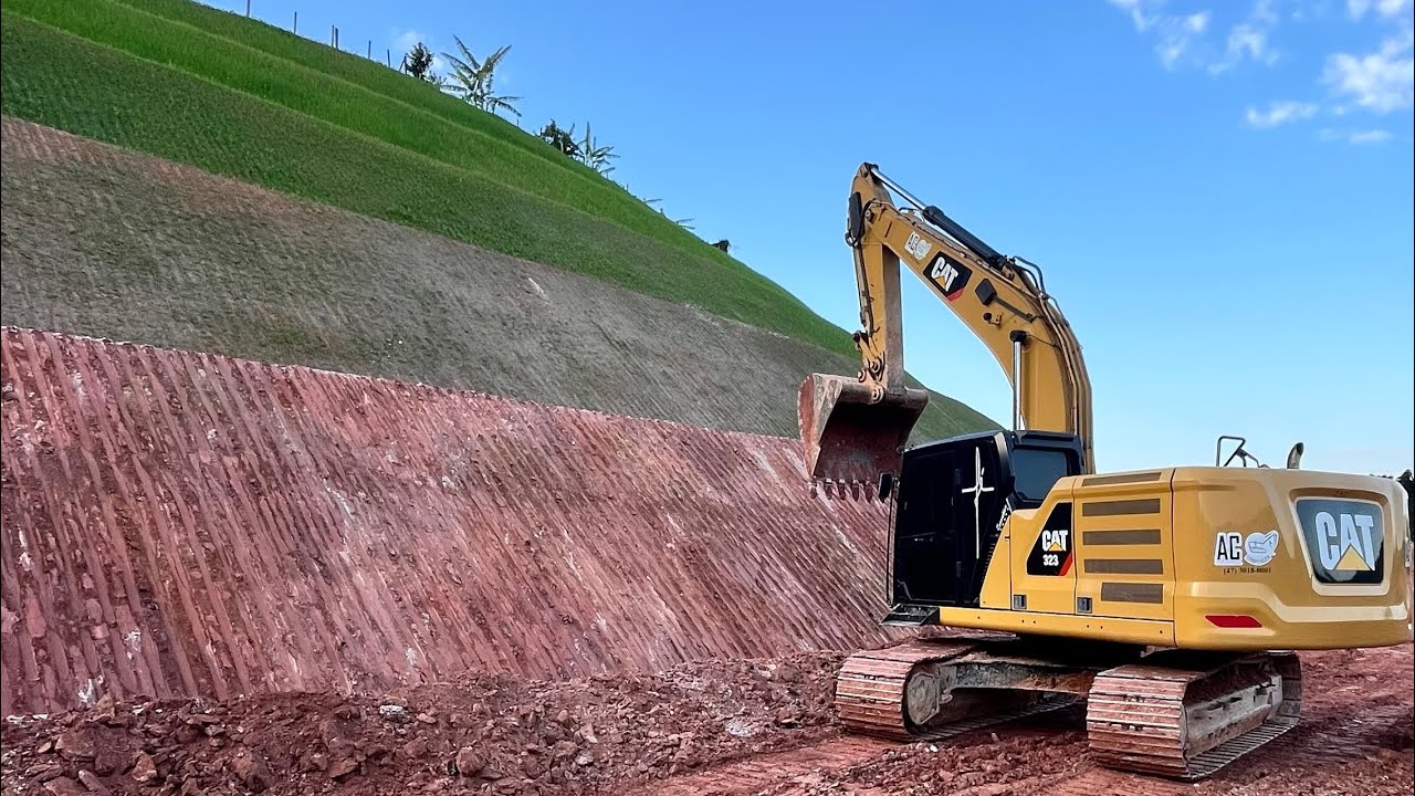 TBT cat 323 Rampando usando a tecnologia cat 
