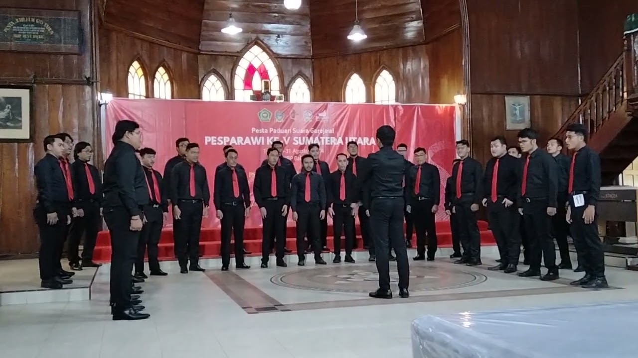 Pesparawi ke V Sumatera Utara Paduan suara Pria Kontingen Medan Sebagai Juara 1