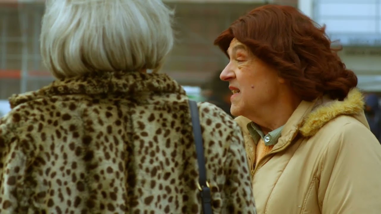 Badesalz zur EURO 2024: Inge und Erika an der Fan Botschaft