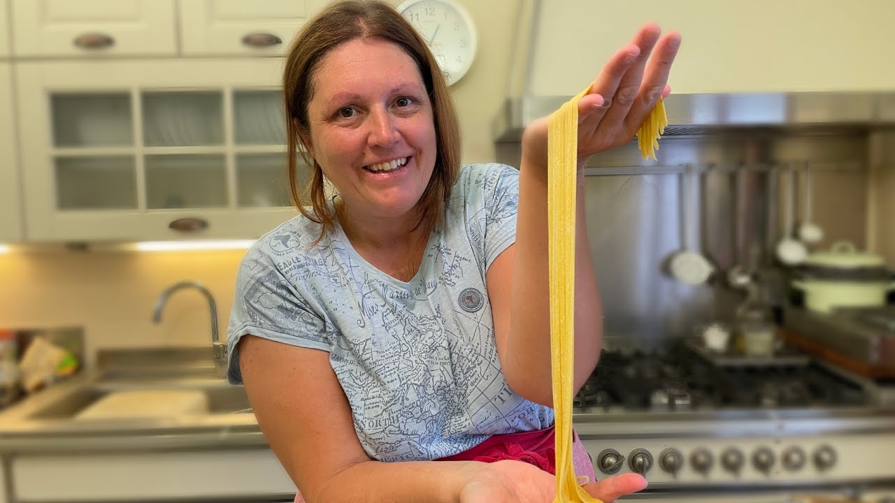 Pasta fresca all' uovo fatta a mano - Come facevano le nonne!