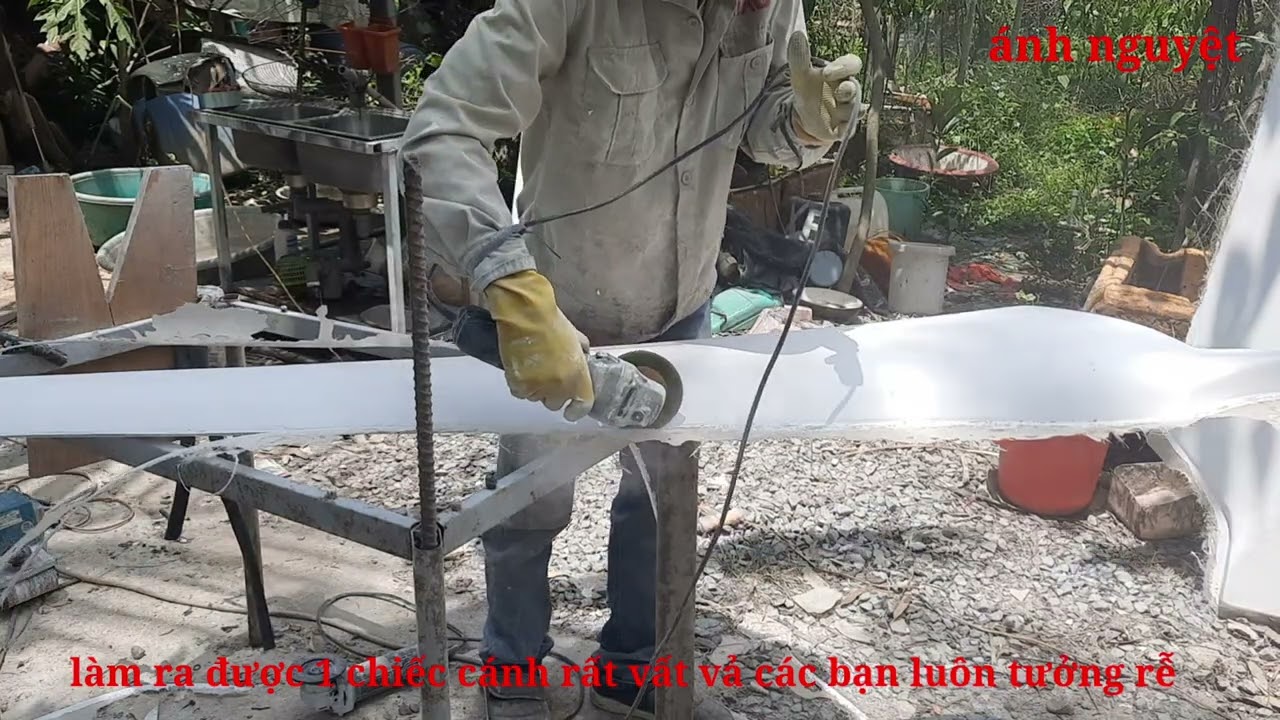 điện gi&oacute;  ...cắt v&agrave; m&atilde;i phần thừa của c&aacute;nh ... tuabin combosit ....loại 2m55cm