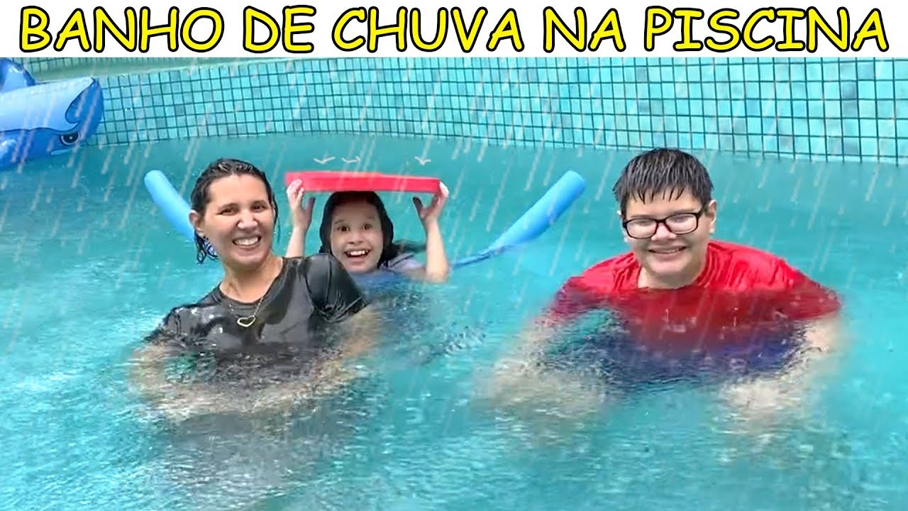 TOMANDO BANHO DE CHUVA NA PISCINA - ERLANIA E VALENTINA PONTES