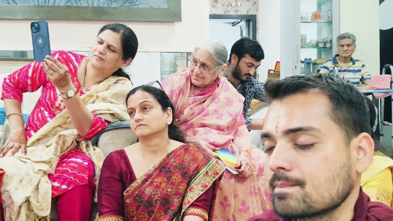 पूज्य गुरुदेव जी द्वारा सत्संग में आनंद लेते हुए ।