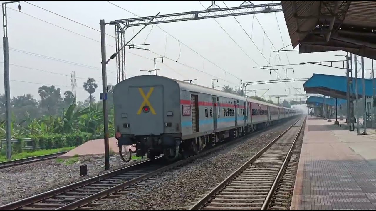 12274 - Howrah Duronto Express ( New Delhi - Howrah ) crosses at full high speed #train #video 