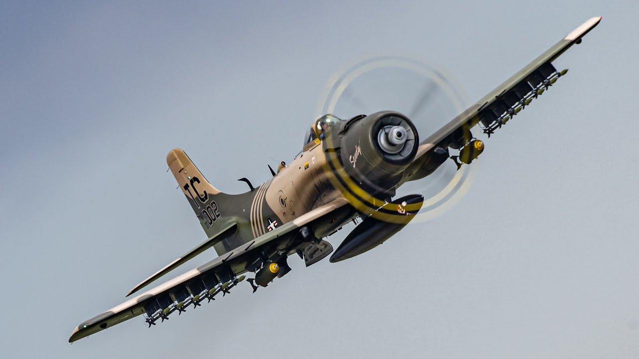 DOUGLAS AD 4N SKYRAIDER Démo Valence 3 Juillet 22