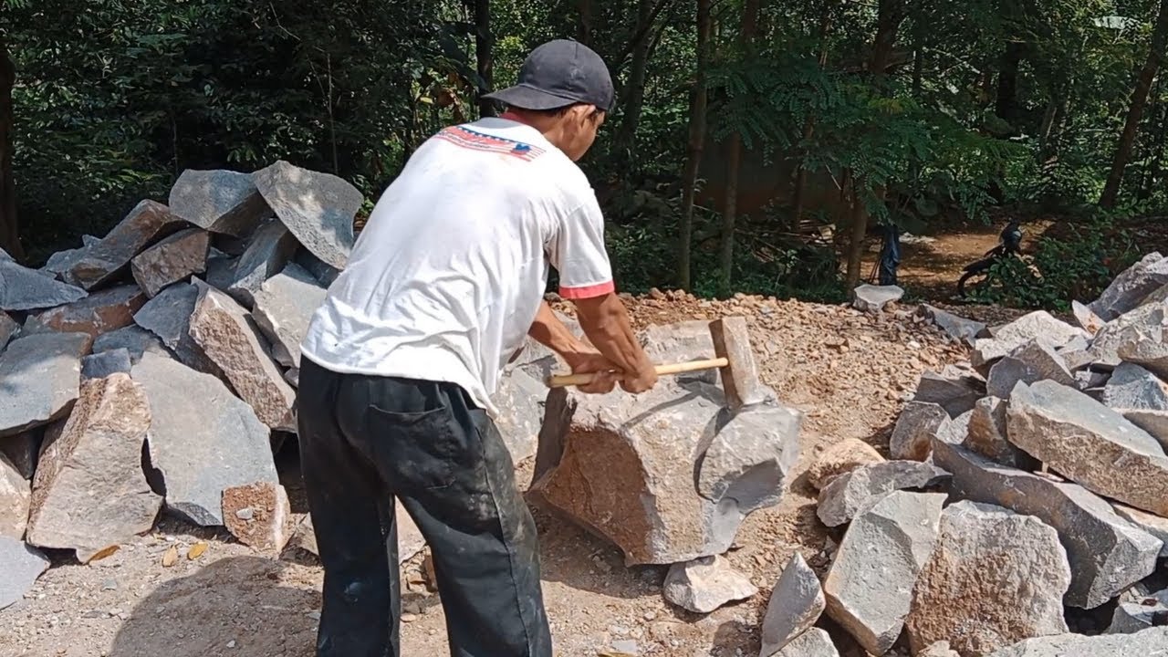 Mecah batu yang keras perlu kesabaran bukan kekuatan