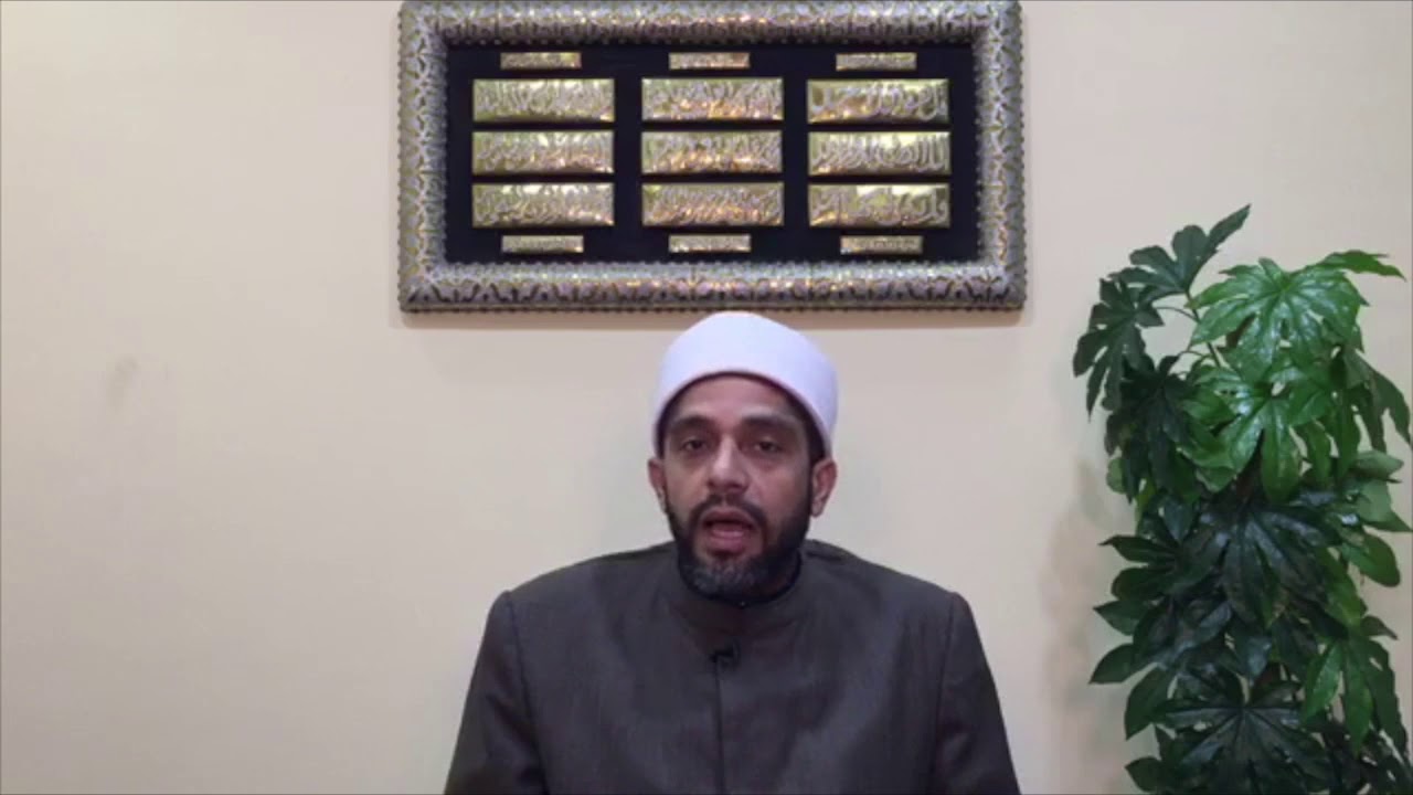 أقيم بالخارج وأعمل بمطعم وأحيانًا يطلب مني طهي لحم الخنزير فما حكم ذلك؟