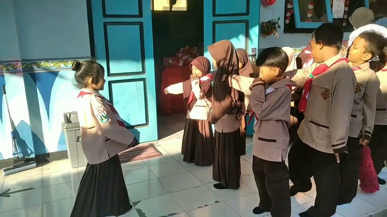 Praktek Baik Sebelum Masuk Kelas // Kelas 1D SDN 1 MIMBAAN