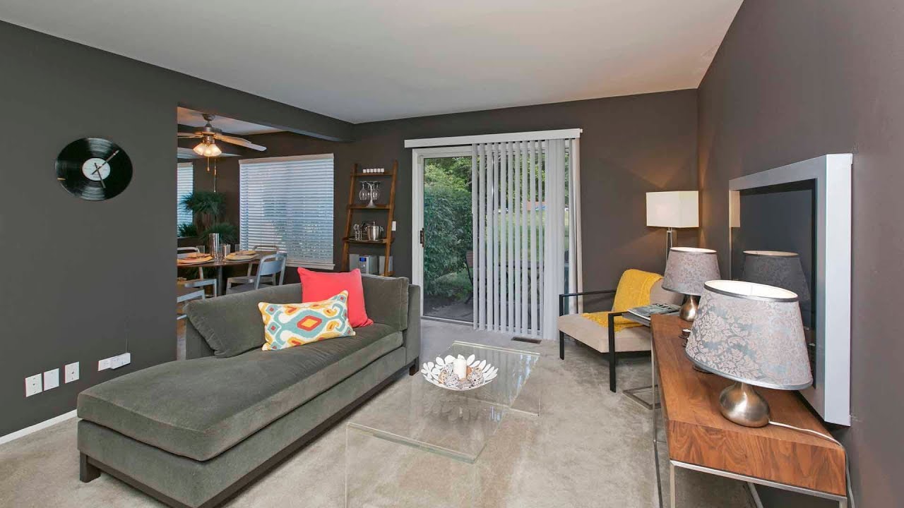 Tour a townhome-style 2-bedroom model in Wheeling at Arlington Club