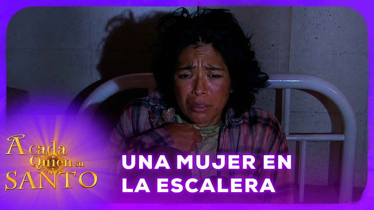 Una mujer en la escalera | A Cada Quien Su Santo