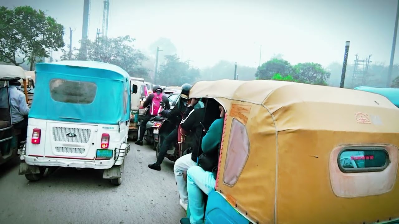 আজকে হঠাৎ করে এত কুয়াশা পড়েছে যে রাস্তা দেখা যায় না কুয়াশার জন্য ড.... ☠️👿😭