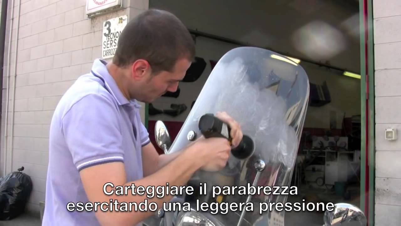 Ripristino di un parabrezza con il Kit Rinnova Fanali 3M™