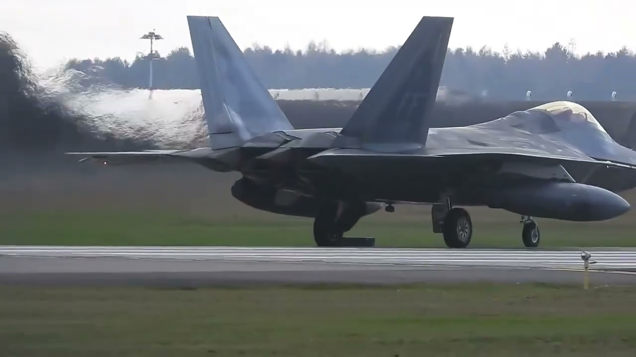 12 F-22 Raptors deploy to Middle East U.S.