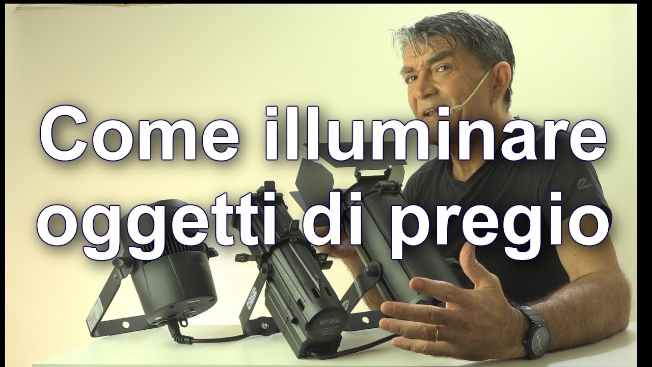 Come illuminare oggetti  in vetrine, mostre, esposizioni. Sagomatore o faro ellisoidale è la scelta.
