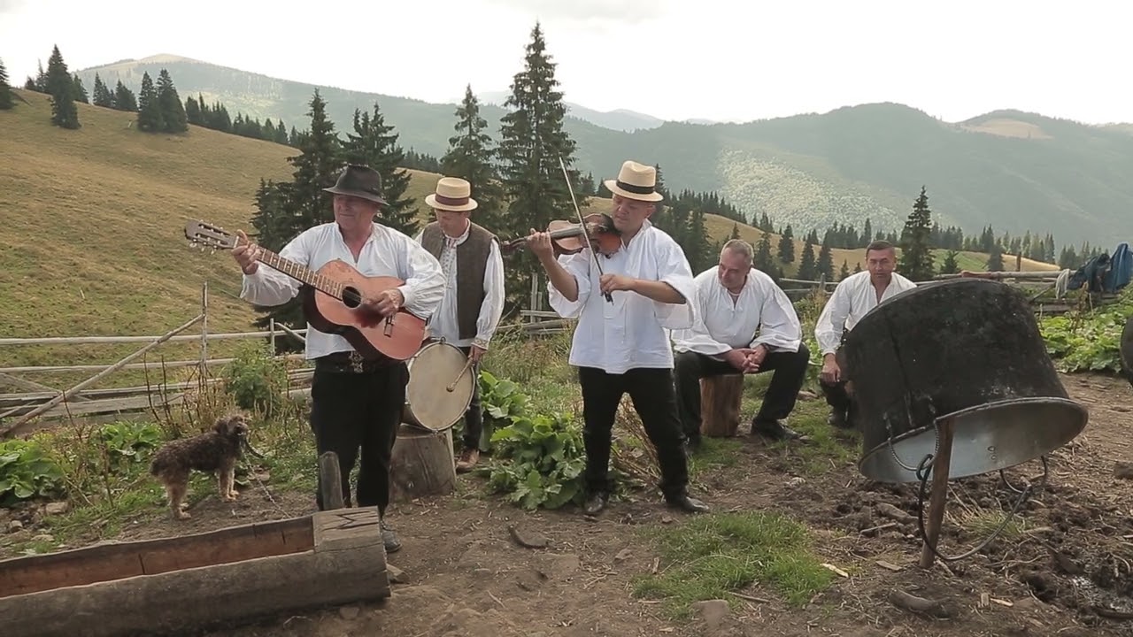 Grupul Iza  ; La stina in anul 2020  Muntii Rodnei . Ioan Pop ,Ioachim Fat ,Grigore Chira