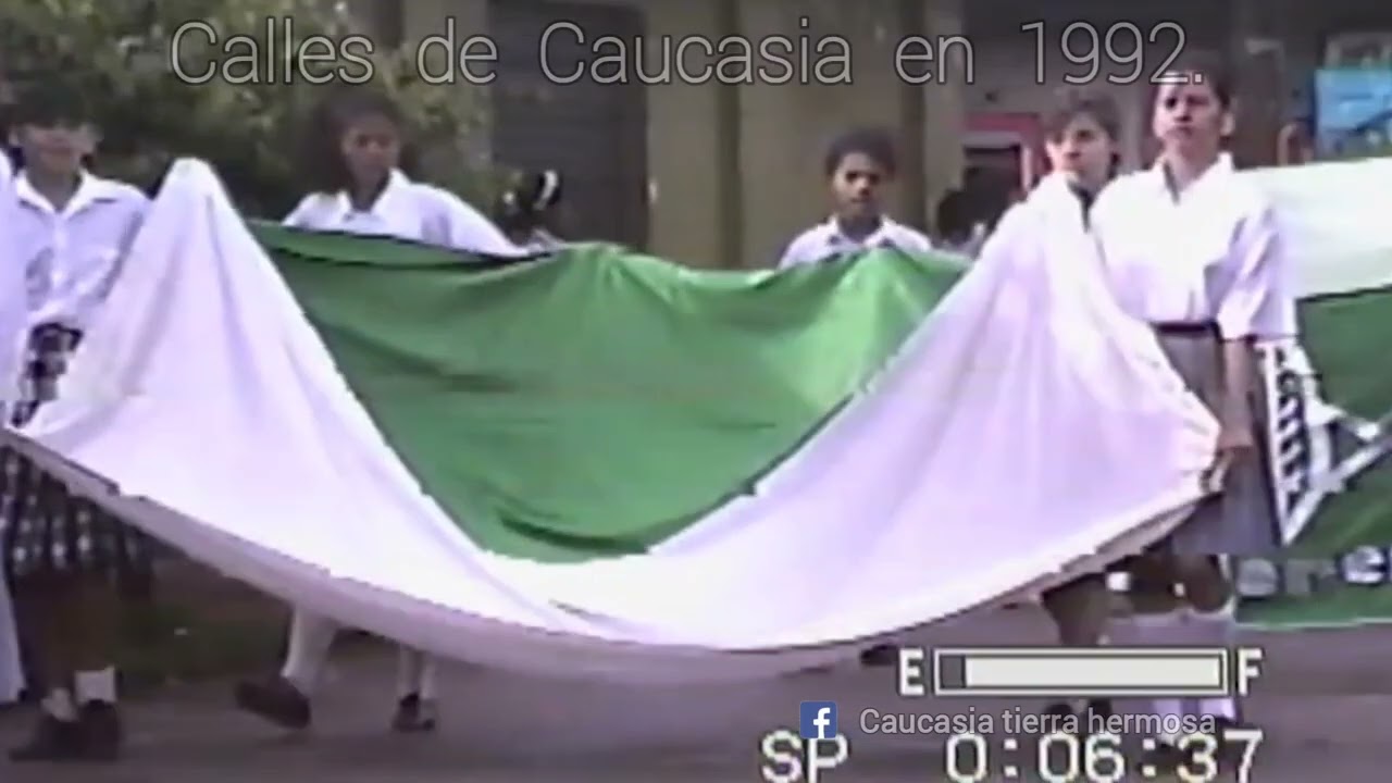 Año 1992, algunas calles de caucsia Caucasia antioquia por desfile estudiantil.