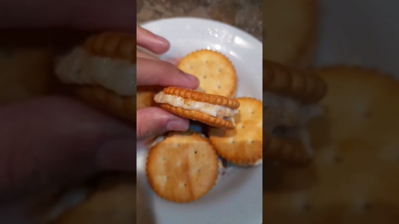 Easy and yummy snacks #crux #biscuitsandwich #snacks