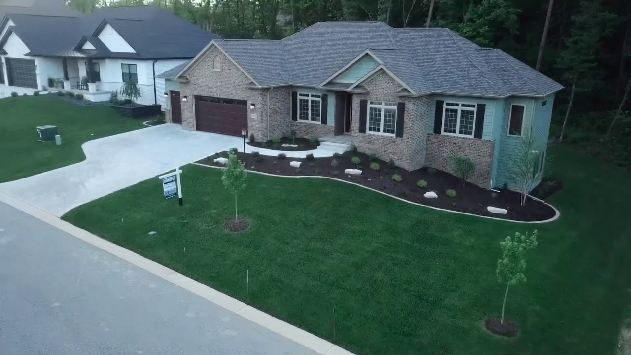 323 W. Sedgewood Drive Valparaiso IN 46385