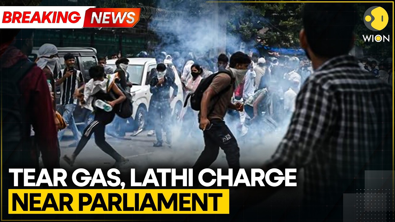 Cockroach Janta Party Protest: Police Use Force to Disperse Protesters Near Parliament | Breaking