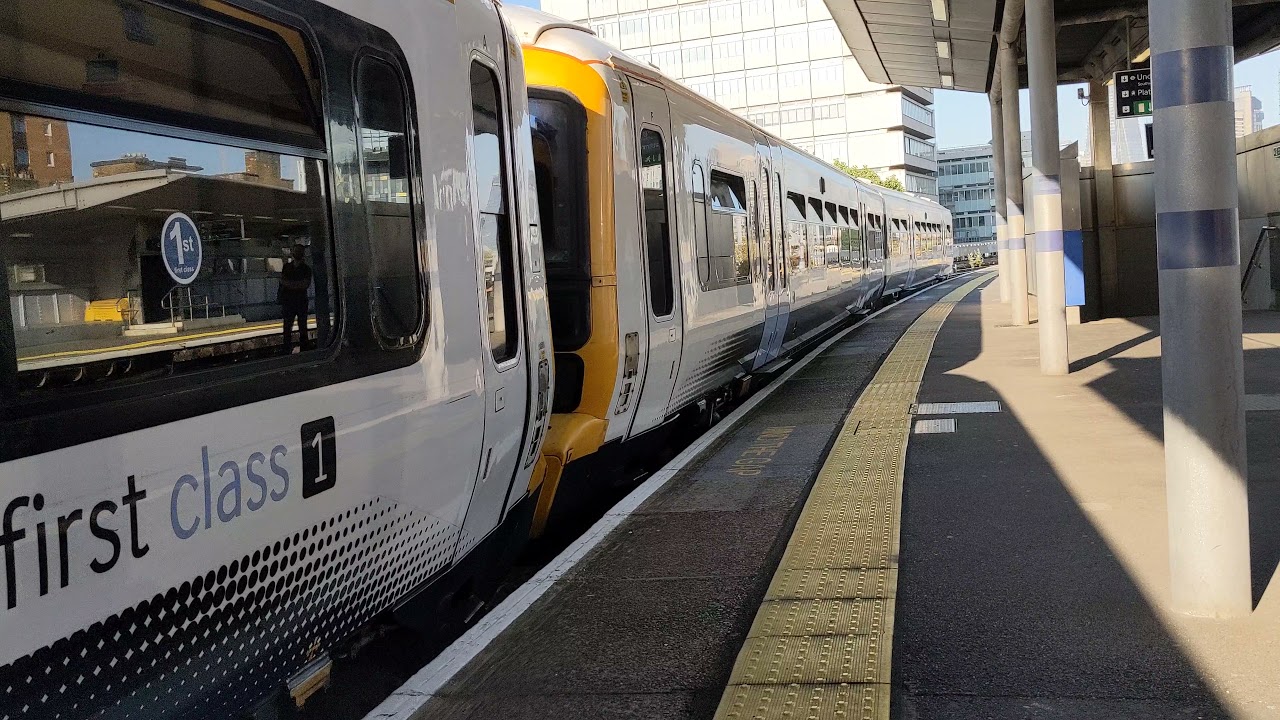 Class 466 Departing Waterloo East