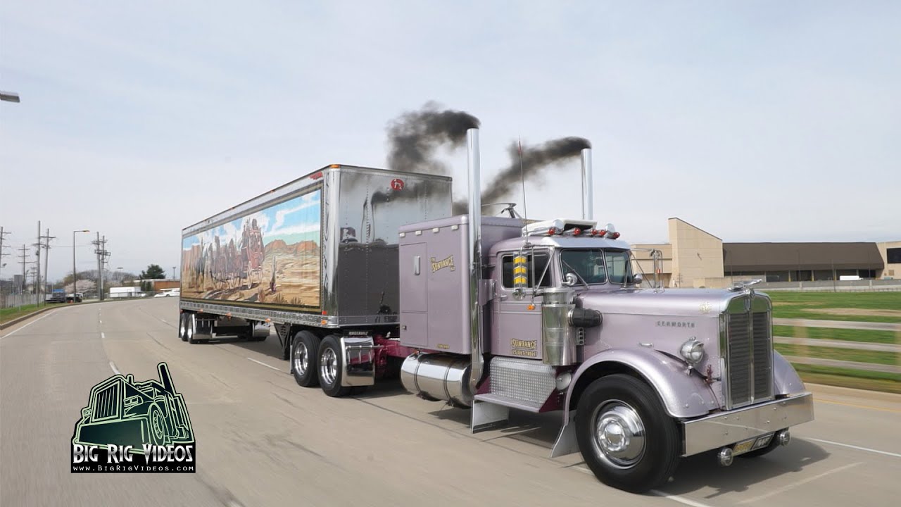 1956 Kenworth 925 / Sundance Transportation - En Route