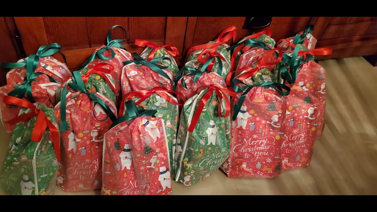Konsait 24Count Christmas Party Bags, Christmas Drawstring Gift Bags, Christmas Goody Bags, C Review