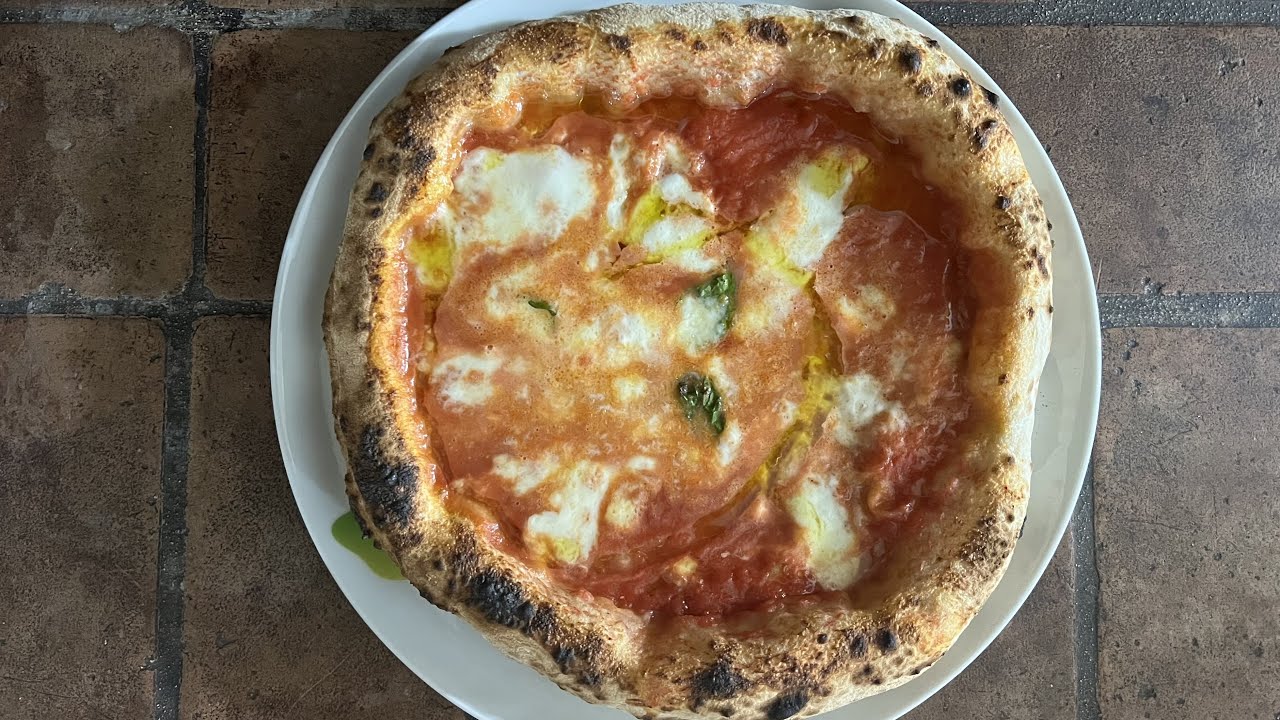 La Pizza Napoletana fatta in casa 🍕😊 #cooking #pizza #pizzalover #pizzarecipe #pizzatime
