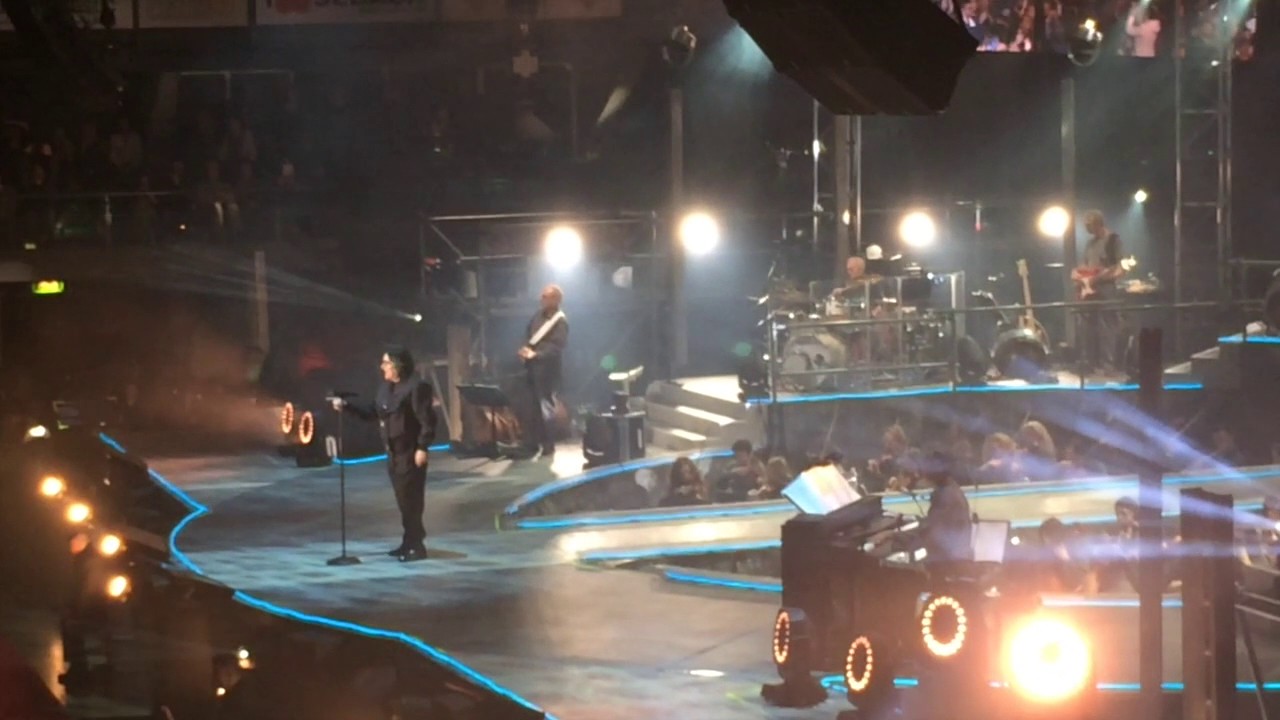 Amico -  Renato Zero si emoziona -  Firenze 17/12/16