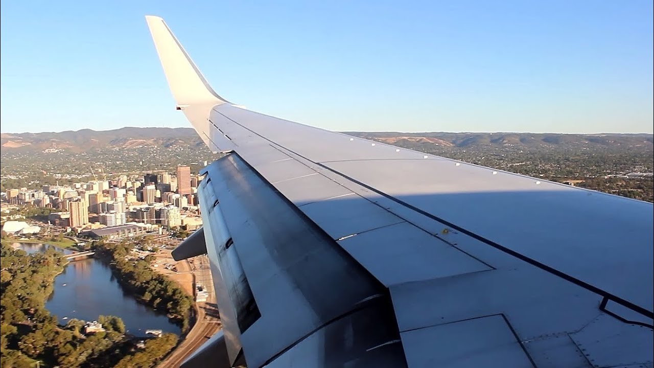 Qantas 737-800 QF697 Melbourne to Adelaide - VH-VZE