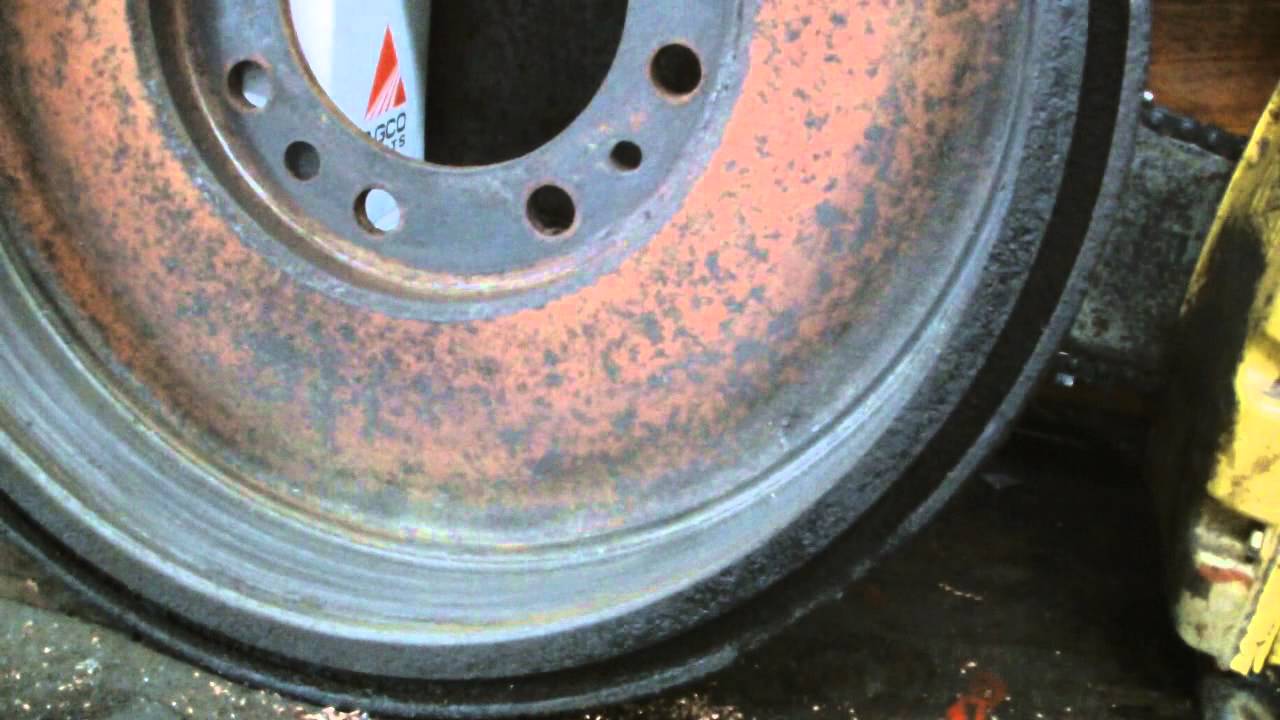 Замена тормозных накладок MASSEY FERGUSON 135, часть 3