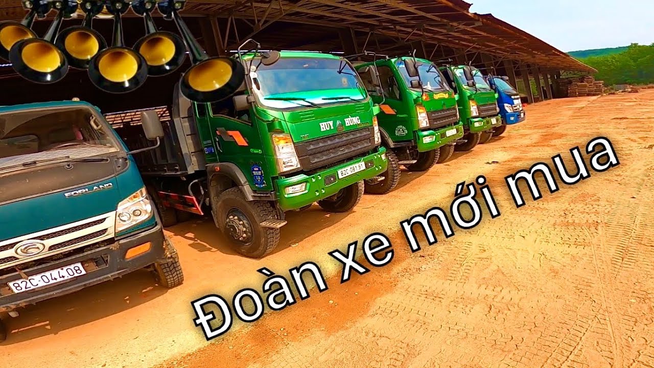Đoàn xe vip trong lò gạch