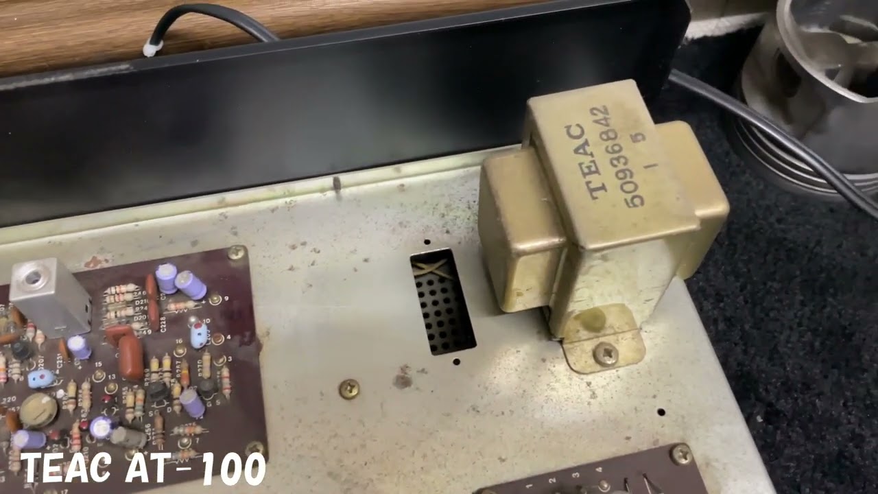 TEAC AT -100  STEREO FM TUNER