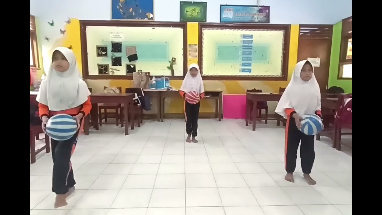 Senam Kreasi Bola kelas 2 SD Negeri Soka