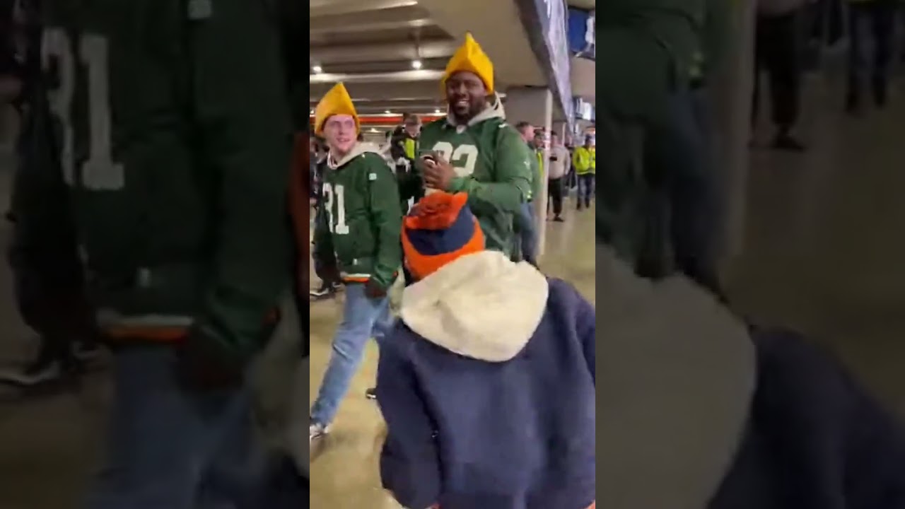 89-Year-Old Bears Fan Welcomes Packers to Chicago 😤🐻