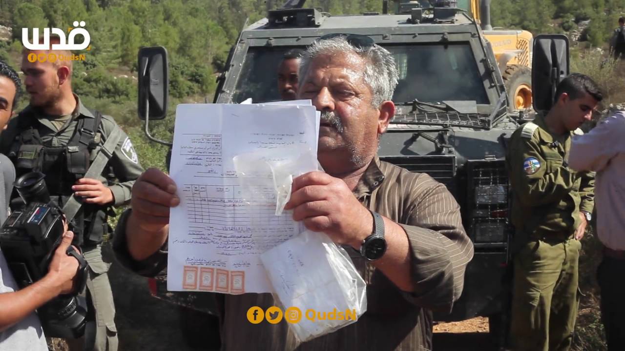 قوات الاحتلال تجرف اراضي المواطنين في قرية وادي فوكين غرب بيت لحم