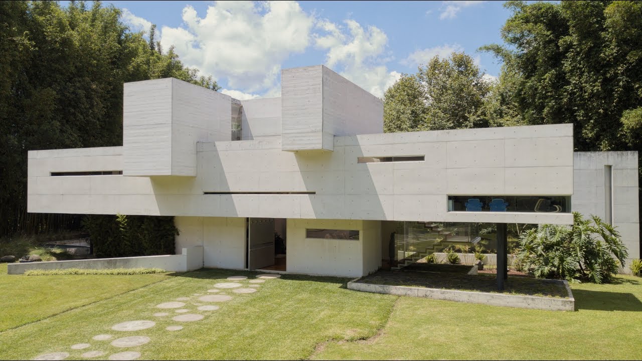 Casa Briones designed by Rafael Pardo