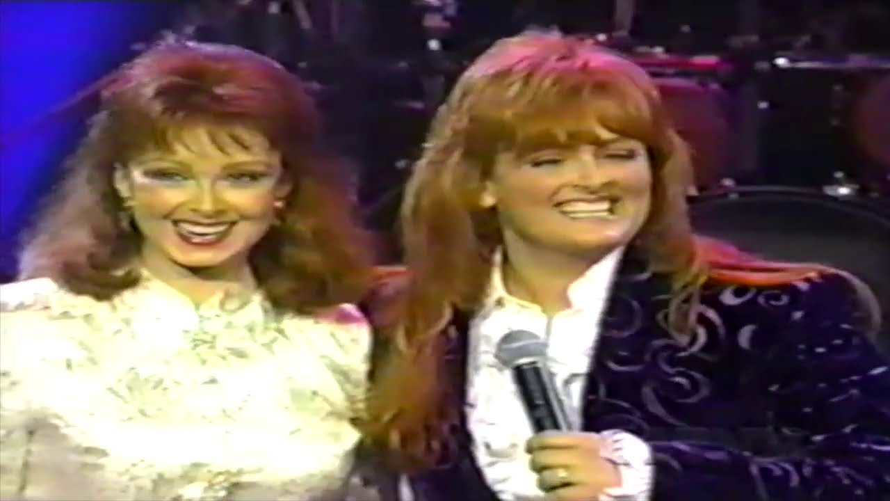 Wynonna Judd | New Year's Eve Concert at Sea World (1997) - feat. Naomi Judd & Wy sings Free Bird