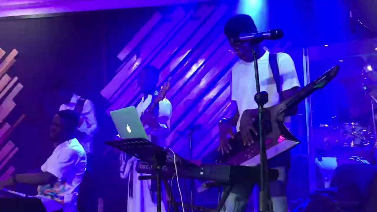Watch this amazing drum solo in this medley!!🥁🔥🔥🔥