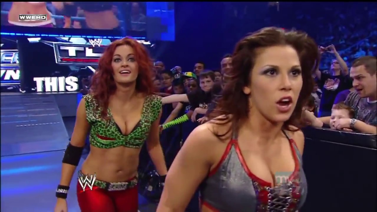 WWE SmackDown 11/12/2009│Mickie James & Maria vs Michelle McCool & Layla