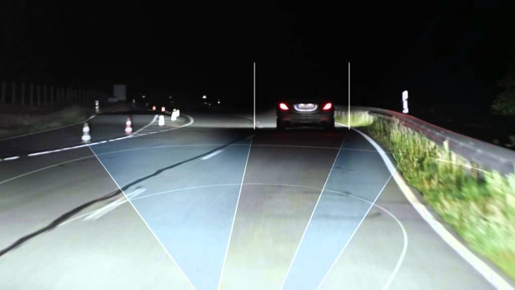 2015 Mercedes-Benz CLS - Multibeam LED technology showcased