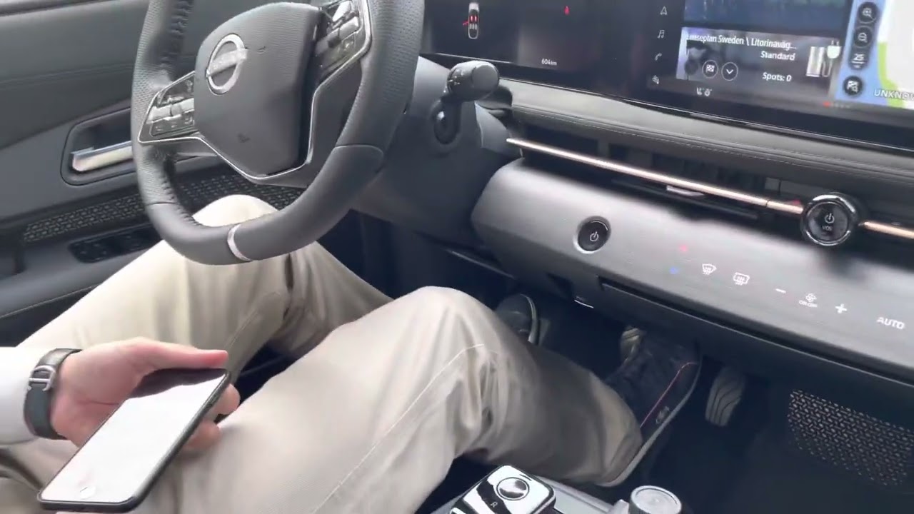 Nissan Ariya EV : High-tech interior