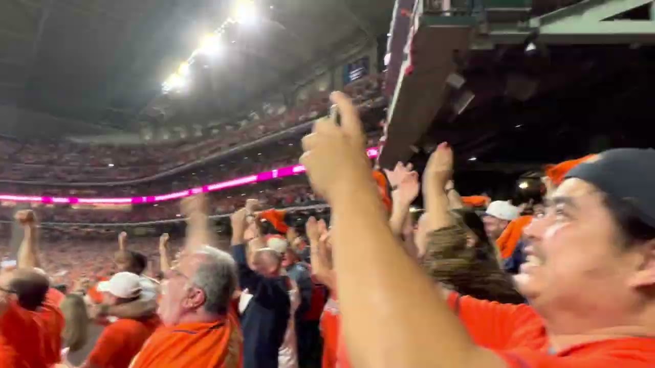 YORDAN ALVAREZ’ GO-AHEAD 3-RUN HOMER / CROWD REACTION @ 2022 WORLD SERIES GAME 6!!! #yordan #astros