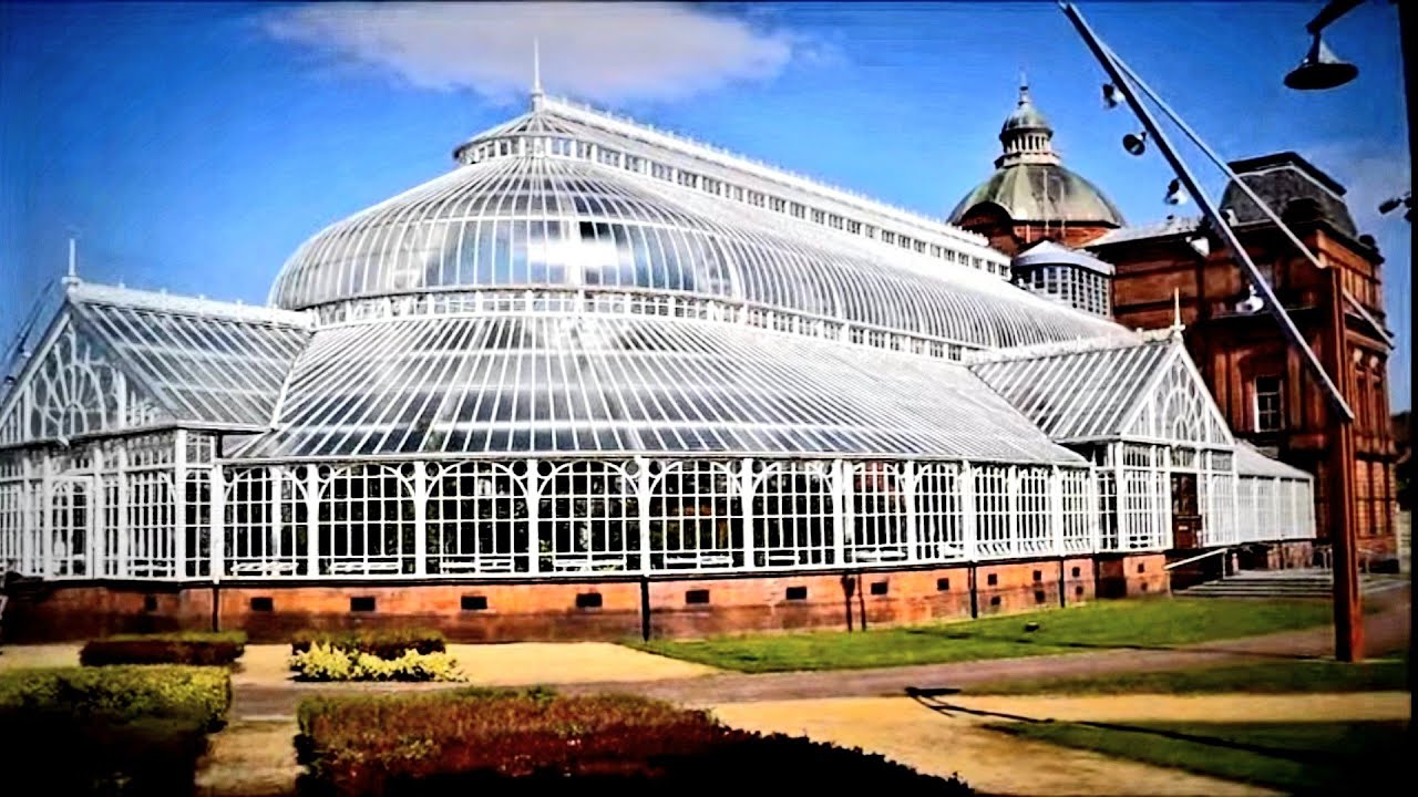 Glasgow Green, The Peoples Palace and Winter Gardens